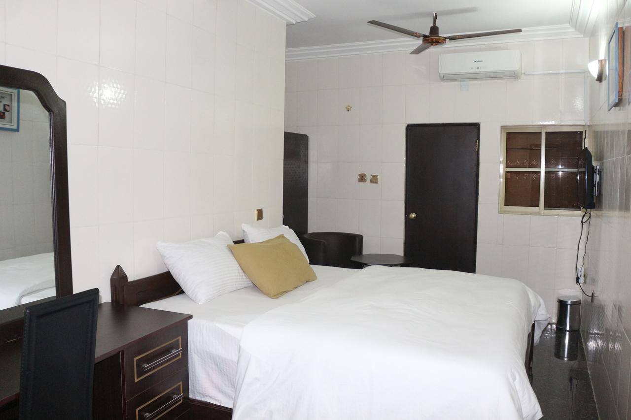 Cute Villa Hotel And Suites Ούγιο Εξωτερικό φωτογραφία